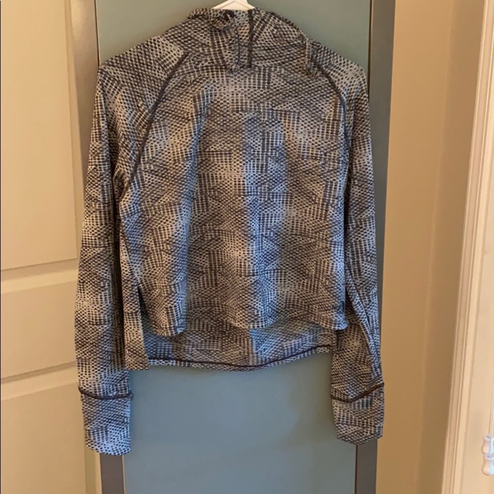 North Face cropped pull over with hood